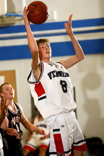 爱游戏入口-替补球员是否在关键比赛表现更专注稳定，替补球员应从什么位置入场