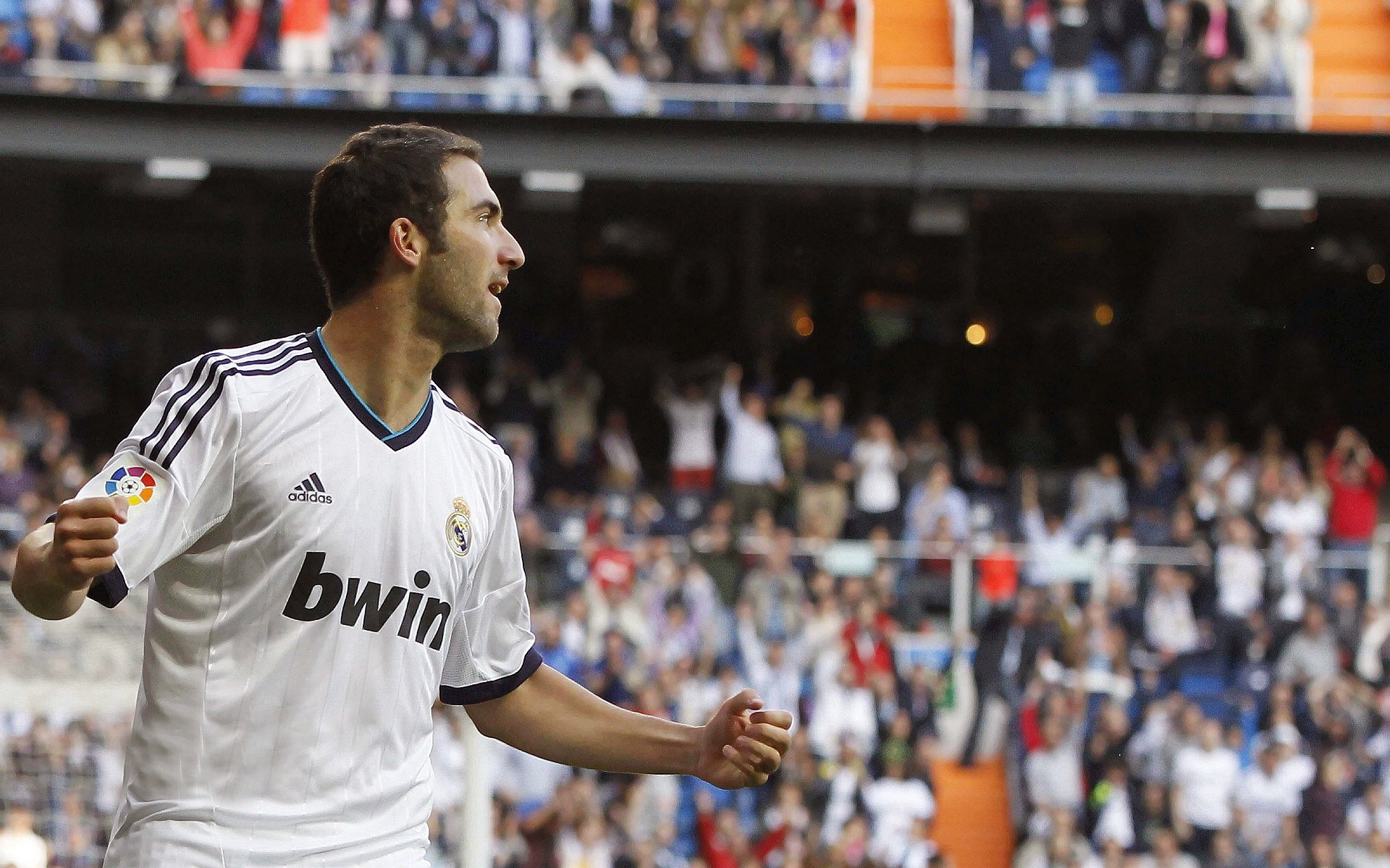 爱游戏app推荐-唐纳德·高尔快速突破,给袋鼠队带来致命进攻机会,唐纳德高德纳