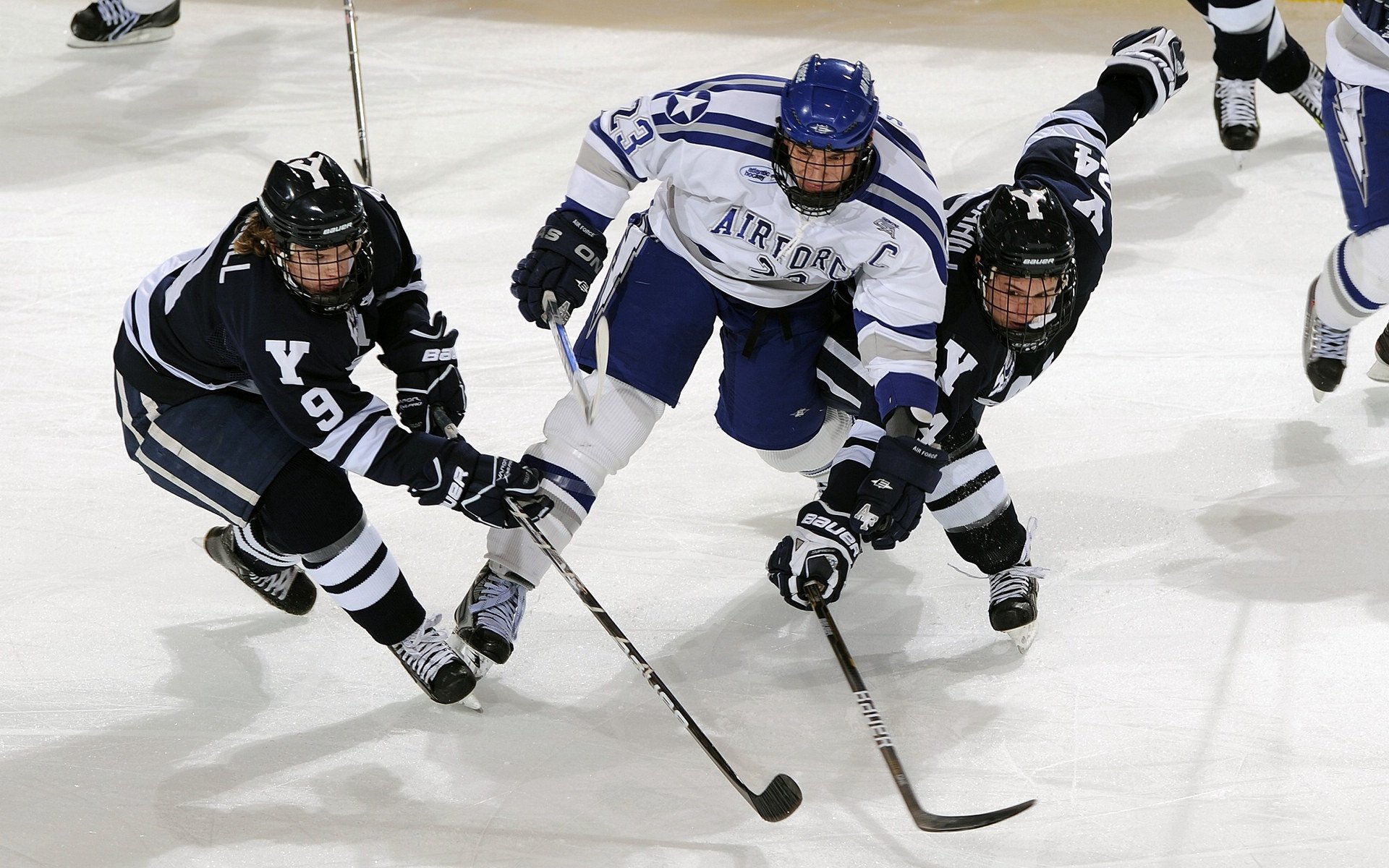 爱游戏app下载-德甲战术盛宴：变化莫测，精彩纷呈！，德甲格局