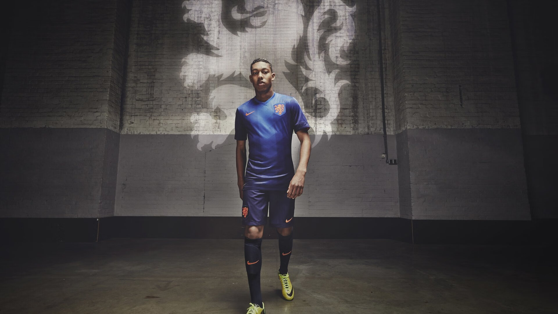 爱游戏官网-特斯·冯·迪克:灵活的中场运作,南非队进攻节奏不断加快,冯 斯特拉克